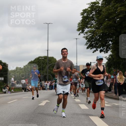 29.06.2025 - hella hamburg halbmarathon Yannick Fuchs http://msf.ph/oto/8156190 29.06.2025 10:58:31 20KM 1842, 2298, 2463, 3919, 4542, 6100, 7081, 7474, 8171, 8810, 8890, 9254, 9680, 9816, 10694, 10824, 11960, 12426, 12646, 12781, 12843, 13901, 14822, 14970, 15698, 16455, 16594, 16753, 16770, 18321, 18440, 18520, 18739, 19240 meine-sportfotos.de