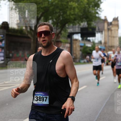 29.06.2025 - hella hamburg halbmarathon Yannick Fuchs http://msf.ph/oto/8156199 29.06.2025 10:38:15 20KM 1558, 3146, 3437, 4425, 4981, 5506, 5692, 6495, 6705, 6991, 7093, 7185, 7451, 8063, 8145, 8218, 8900, 9043, 9081, 9931, 10246, 10669, 10930, 11153, 11346, 11648, 11778, 11848, 12327, 12438, 12623, 12657, 12966, 13348, 13421, 13897, 13996, 14690, 14861, 15383, 15512, 15932, 16062, 16105, 16224, 16301, 16547, 16549, 16648, 16720, 17376, 17516, 17912, 18678, 18775, 18942, 19090 meine-sportfotos.de