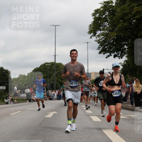 29.06.2025 - hella hamburg halbmarathon Yannick Fuchs http://msf.ph/oto/8156201 29.06.2025 10:58:31 20KM 1842, 2298, 2463, 3919, 4542, 6100, 7081, 7474, 8171, 8810, 8890, 9254, 9680, 9816, 10694, 10824, 11960, 12426, 12646, 12781, 12843, 13901, 14822, 14970, 15698, 16455, 16594, 16753, 16770, 18321, 18440, 18520, 18739, 19240 meine-sportfotos.de