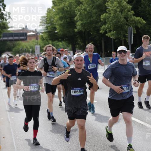 29.06.2025 - hella hamburg halbmarathon Jannik Wohlers http://msf.ph/oto/8156202 29.06.2025 10:17:06 Lombardsbrücke 1204, 1477, 2259, 2305, 2860, 3802, 3803, 4194, 4218, 4852, 6254, 6336, 6352, 6520, 6786, 7011, 7258, 7291, 7410, 7413, 7445, 7566, 7844, 8210, 8309, 8351, 8433, 8895, 9848, 10377, 10620, 10677, 11372, 11707, 12031, 12668, 14194, 14199, 14208, 14209, 14307, 14648, 14877, 15293, 16024, 16555, 17083, 17628, 17717, 17927, 18039, 18060, 18344, 18469, 18526, 18564, 19029 meine-sportfotos.de