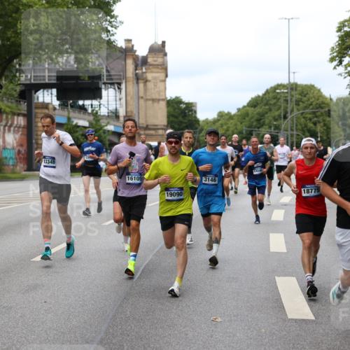 29.06.2025 - hella hamburg halbmarathon Yannick Fuchs http://msf.ph/oto/8156217 29.06.2025 10:38:16 20KM 1558, 3146, 3437, 4425, 4981, 5506, 5692, 6705, 6991, 7093, 7185, 7451, 8063, 8145, 8218, 8900, 9043, 9081, 9374, 9931, 10246, 10669, 10930, 11153, 11346, 11648, 11778, 11848, 12327, 12438, 12966, 13348, 13421, 13897, 13996, 14690, 14861, 15383, 15512, 15862, 15932, 16062, 16105, 16224, 16301, 16547, 16549, 16648, 16720, 17376, 17516, 17912, 18678, 18775, 18942, 19090 meine-sportfotos.de