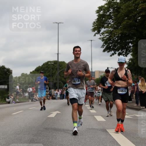 29.06.2025 - hella hamburg halbmarathon Yannick Fuchs http://msf.ph/oto/8156218 29.06.2025 10:58:31 20KM 1842, 2298, 2463, 3919, 4542, 6100, 7081, 7474, 8171, 8810, 8890, 9254, 9680, 9816, 10694, 10824, 11960, 12426, 12646, 12781, 12843, 13901, 14822, 14970, 15698, 16455, 16594, 16753, 16770, 18321, 18440, 18520, 18739, 19240 meine-sportfotos.de