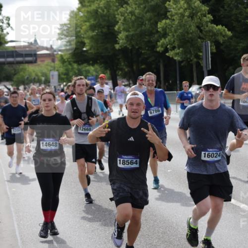 29.06.2025 - hella hamburg halbmarathon Jannik Wohlers http://msf.ph/oto/8156229 29.06.2025 10:17:07 Lombardsbrücke 1204, 1477, 1795, 2259, 2305, 2548, 2860, 3802, 3803, 4194, 4218, 4852, 5002, 6254, 6336, 6352, 6520, 6786, 7011, 7258, 7291, 7410, 7413, 7445, 7566, 7844, 8210, 8309, 8351, 8433, 8895, 9848, 10377, 10620, 10677, 11372, 11707, 12031, 12668, 12683, 14194, 14208, 14209, 14307, 14648, 14877, 16024, 16555, 17083, 17542, 17628, 17717, 17927, 18039, 18060, 18469, 18526, 18564, 19029 meine-sportfotos.de