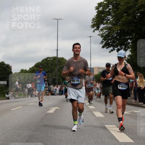 29.06.2025 - hella hamburg halbmarathon Yannick Fuchs http://msf.ph/oto/8156231 29.06.2025 10:58:32 20KM 1842, 2298, 2463, 3919, 4542, 6100, 7081, 7474, 8171, 8810, 9254, 9680, 9816, 10694, 10824, 11960, 12426, 12646, 12781, 12843, 13901, 14822, 15698, 16455, 16594, 16753, 16770, 18321, 18440, 18520, 18739, 19240 meine-sportfotos.de