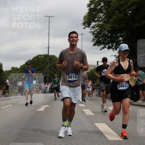29.06.2025 - hella hamburg halbmarathon Yannick Fuchs http://msf.ph/oto/8156247 29.06.2025 10:58:32 20KM 1842, 2298, 2463, 3919, 4542, 6100, 7081, 7474, 8171, 8810, 9254, 9680, 9816, 10694, 10824, 11960, 12426, 12646, 12781, 12843, 13901, 14822, 15698, 16455, 16594, 16753, 16770, 18321, 18440, 18520, 18739, 19240 meine-sportfotos.de