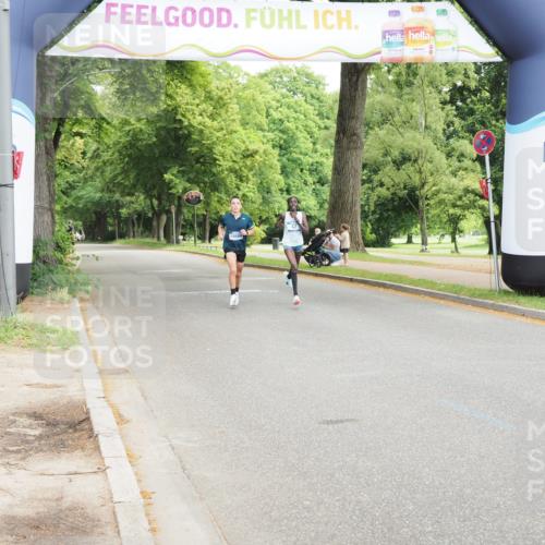 29.06.2025 - hella hamburg halbmarathon MichiJ http://msf.ph/oto/8156249 29.06.2025 10:05:04 Zwischen KM18-KM19  meine-sportfotos.de