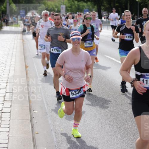 29.06.2025 - hella hamburg halbmarathon Jannik Wohlers http://msf.ph/oto/8156268 29.06.2025 10:17:12 Lombardsbrücke 1015, 1204, 1274, 1458, 1749, 1795, 2094, 2259, 2305, 2548, 3292, 3802, 3803, 4194, 4218, 4852, 5002, 6254, 6336, 6352, 6520, 6786, 7011, 7258, 7291, 7413, 7566, 7844, 8144, 8309, 8351, 8895, 9848, 10620, 10677, 11372, 11707, 12031, 12668, 12683, 14194, 14208, 14209, 14307, 14648, 14877, 15978, 16024, 16555, 17083, 17542, 17628, 17717, 18060, 18469, 18564, 19029 meine-sportfotos.de