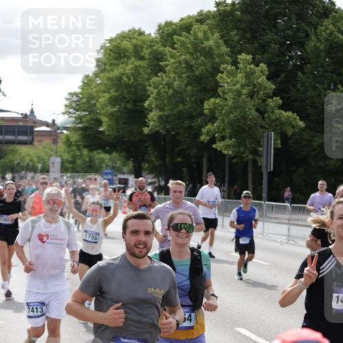 29.06.2025 - hella hamburg halbmarathon Jannik Wohlers http://msf.ph/oto/8156300 29.06.2025 10:17:13 Lombardsbrücke 1015, 1204, 1274, 1458, 1749, 1795, 2094, 2259, 2305, 2548, 3292, 4194, 4218, 4852, 5002, 6254, 6336, 6352, 6786, 7011, 7258, 7291, 7413, 7566, 7844, 8144, 8351, 8895, 9400, 9848, 10620, 10677, 11372, 11707, 12031, 12668, 12683, 14194, 14209, 14307, 14648, 14877, 15978, 16024, 16555, 17083, 17542, 17616, 17628, 17717, 18469, 18564, 19029 meine-sportfotos.de