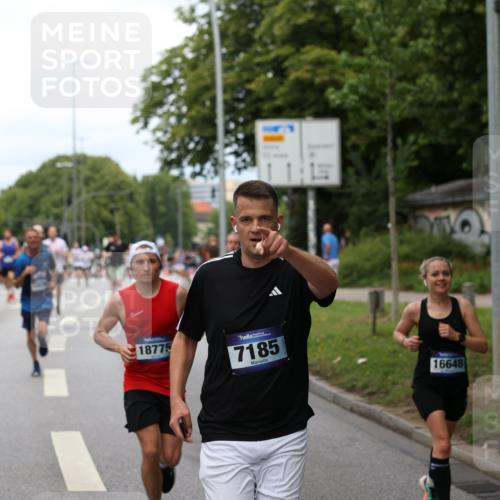 29.06.2025 - hella hamburg halbmarathon Yannick Fuchs http://msf.ph/oto/8156312 29.06.2025 10:38:17 20KM 1558, 3146, 3437, 4425, 4981, 5506, 5624, 5692, 6490, 6705, 6991, 7093, 7185, 7451, 8063, 8145, 8218, 8900, 9043, 9081, 9374, 9633, 9931, 10246, 10669, 10930, 11153, 11346, 11648, 11778, 11848, 12327, 12438, 12966, 13348, 13421, 13897, 13996, 14690, 14861, 15383, 15512, 15862, 15932, 16062, 16105, 16224, 16301, 16547, 16549, 16648, 16720, 17376, 17516, 17912, 18678, 18775, 18942, 19090 meine-sportfotos.de