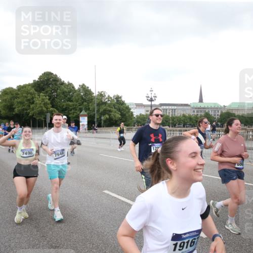 29.06.2025 - hella hamburg halbmarathon Jannik Wohlers http://msf.ph/oto/8156322 29.06.2025 10:53:55 Lombardsbrücke 1762, 1779, 1822, 1949, 2600, 2761, 3187, 3188, 3364, 3795, 3857, 4720, 4971, 5157, 5309, 5514, 5817, 5933, 6987, 7498, 7670, 7874, 7946, 8801, 8803, 8867, 9130, 9203, 10207, 11354, 11785, 11830, 12429, 12898, 12923, 13035, 13850, 14177, 14386, 14416, 14655, 14904, 15318, 15674, 16117, 16522, 16628, 16691, 16839, 16888, 18093, 18431 meine-sportfotos.de