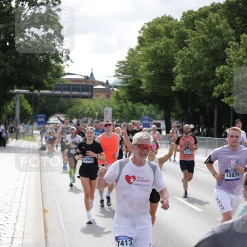 29.06.2025 - hella hamburg halbmarathon Jannik Wohlers http://msf.ph/oto/8156331 29.06.2025 10:17:14 Lombardsbrücke 1015, 1204, 1274, 1458, 1749, 1795, 2094, 2259, 2305, 2548, 3292, 4194, 4218, 4852, 5002, 6254, 6336, 6352, 6786, 7258, 7291, 7413, 7566, 7844, 8144, 8351, 8895, 9400, 9848, 10620, 10677, 11372, 11707, 12031, 12668, 12683, 14194, 14307, 14648, 14877, 15978, 16024, 16555, 17083, 17270, 17542, 17616, 17628, 17717, 18469, 18564, 19029 meine-sportfotos.de