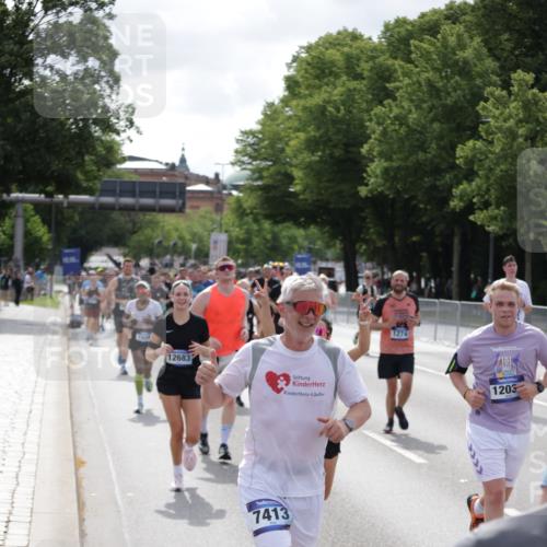 29.06.2025 - hella hamburg halbmarathon Jannik Wohlers http://msf.ph/oto/8156350 29.06.2025 10:17:14 Lombardsbrücke 1015, 1204, 1274, 1458, 1749, 1795, 2094, 2259, 2305, 2548, 3292, 4194, 4218, 4852, 5002, 6254, 6336, 6352, 6786, 7258, 7291, 7413, 7566, 7844, 8144, 8351, 8895, 9400, 9848, 10620, 10677, 11372, 11707, 12031, 12668, 12683, 14194, 14307, 14648, 14877, 15978, 16024, 16555, 17083, 17270, 17542, 17616, 17628, 17717, 18469, 18564, 19029 meine-sportfotos.de