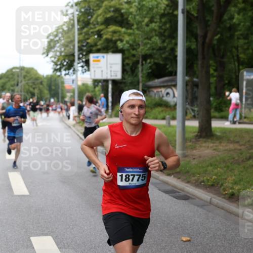 29.06.2025 - hella hamburg halbmarathon Yannick Fuchs http://msf.ph/oto/8156372 29.06.2025 10:38:18 20KM 1415, 1558, 2816, 3146, 3437, 3907, 4425, 4981, 5506, 5624, 5692, 6490, 6705, 6991, 7005, 7093, 7185, 7451, 8063, 8145, 8218, 8900, 9043, 9081, 9374, 9633, 9931, 10246, 10669, 10930, 11153, 11346, 11648, 11848, 12327, 12438, 12966, 13348, 13421, 13897, 13996, 14690, 14861, 15383, 15512, 15862, 15932, 16062, 16105, 16224, 16301, 16547, 16549, 16648, 16720, 17251, 17376, 17516, 17912, 18678, 18775, 18942, 19090 meine-sportfotos.de