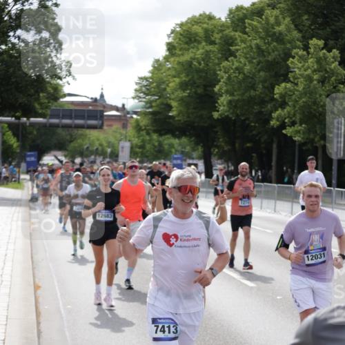 29.06.2025 - hella hamburg halbmarathon Jannik Wohlers http://msf.ph/oto/8156374 29.06.2025 10:17:14 Lombardsbrücke 1015, 1204, 1274, 1458, 1749, 1795, 2094, 2259, 2305, 2548, 3292, 4194, 4218, 4852, 5002, 6254, 6336, 6352, 6786, 7258, 7291, 7413, 7566, 7844, 8144, 8351, 8895, 9400, 9848, 10620, 10677, 11372, 11707, 12031, 12668, 12683, 14194, 14307, 14648, 14877, 15978, 16024, 16555, 17083, 17270, 17542, 17616, 17628, 17717, 18469, 18564, 19029 meine-sportfotos.de