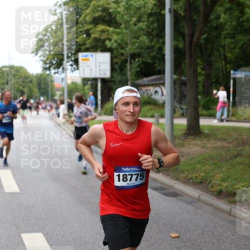 29.06.2025 - hella hamburg halbmarathon Yannick Fuchs http://msf.ph/oto/8156378 29.06.2025 10:38:18 20KM 1415, 1558, 2816, 3146, 3437, 3907, 4425, 4981, 5506, 5624, 5692, 6490, 6705, 6991, 7005, 7093, 7185, 7451, 8063, 8145, 8218, 8900, 9043, 9081, 9374, 9633, 9931, 10246, 10669, 10930, 11153, 11346, 11648, 11848, 12327, 12438, 12966, 13348, 13421, 13897, 13996, 14690, 14861, 15383, 15512, 15862, 15932, 16062, 16105, 16224, 16301, 16547, 16549, 16648, 16720, 17251, 17376, 17516, 17912, 18678, 18775, 18942, 19090 meine-sportfotos.de