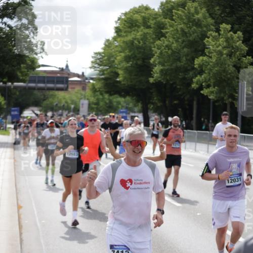 29.06.2025 - hella hamburg halbmarathon Jannik Wohlers http://msf.ph/oto/8156402 29.06.2025 10:17:14 Lombardsbrücke 1015, 1204, 1274, 1458, 1749, 1795, 2094, 2259, 2305, 2548, 3292, 4194, 4218, 4852, 5002, 6254, 6336, 6352, 6786, 7258, 7291, 7413, 7566, 7844, 8144, 8351, 8895, 9400, 9848, 10620, 10677, 11372, 11707, 12031, 12668, 12683, 14194, 14307, 14648, 14877, 15978, 16024, 16555, 17083, 17270, 17542, 17616, 17628, 17717, 18469, 18564, 19029 meine-sportfotos.de