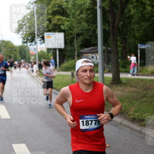 29.06.2025 - hella hamburg halbmarathon Yannick Fuchs http://msf.ph/oto/8156410 29.06.2025 10:38:18 20KM 1415, 1558, 2816, 3146, 3437, 3907, 4425, 4981, 5506, 5624, 5692, 6490, 6705, 6991, 7005, 7093, 7185, 7451, 8063, 8145, 8218, 8900, 9043, 9081, 9374, 9633, 9931, 10246, 10669, 10930, 11153, 11346, 11648, 11848, 12327, 12438, 12966, 13348, 13421, 13897, 13996, 14690, 14861, 15383, 15512, 15862, 15932, 16062, 16105, 16224, 16301, 16547, 16549, 16648, 16720, 17251, 17376, 17516, 17912, 18678, 18775, 18942, 19090 meine-sportfotos.de