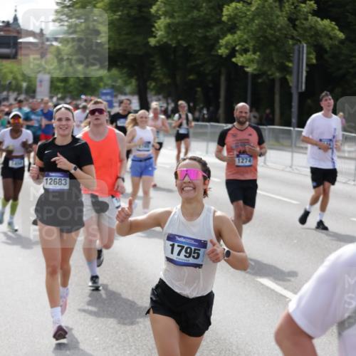 29.06.2025 - hella hamburg halbmarathon Jannik Wohlers http://msf.ph/oto/8156422 29.06.2025 10:17:15 Lombardsbrücke 1015, 1204, 1274, 1458, 1749, 1795, 2094, 2259, 2305, 2548, 3292, 4194, 4218, 4852, 5002, 5611, 5733, 6254, 6336, 6352, 6786, 7258, 7291, 7413, 7566, 7844, 8144, 8351, 9400, 9798, 9848, 10620, 10677, 11156, 11372, 11707, 12031, 12668, 12683, 14194, 14307, 14420, 14648, 14877, 15978, 16024, 16555, 17083, 17270, 17542, 17616, 17628, 18469, 18564, 19029 meine-sportfotos.de