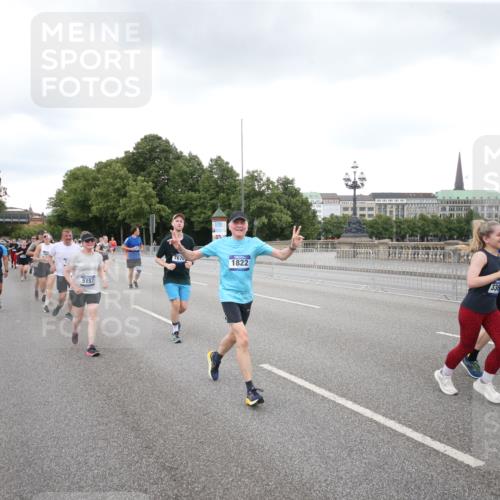 29.06.2025 - hella hamburg halbmarathon Jannik Wohlers http://msf.ph/oto/8156432 29.06.2025 10:53:58 Lombardsbrücke 1762, 1822, 1949, 2532, 3364, 3761, 3795, 3857, 4720, 4971, 5157, 5216, 5309, 5514, 5817, 5933, 6023, 6279, 6987, 7498, 7670, 7874, 7946, 8801, 8803, 8867, 9130, 10207, 11354, 11785, 12898, 12923, 13035, 14386, 14416, 14655, 14904, 15318, 15627, 15628, 15674, 16117, 16522, 16628, 16839, 18093, 18431 meine-sportfotos.de