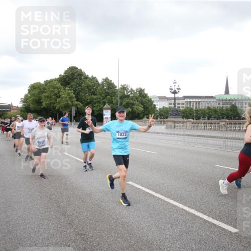 29.06.2025 - hella hamburg halbmarathon Jannik Wohlers http://msf.ph/oto/8156456 29.06.2025 10:53:58 Lombardsbrücke 1762, 1822, 1949, 2532, 3364, 3761, 3795, 3857, 4720, 4971, 5157, 5216, 5309, 5514, 5817, 5933, 6023, 6279, 6987, 7498, 7670, 7874, 7946, 8801, 8803, 8867, 9130, 10207, 11354, 11785, 12898, 12923, 13035, 14386, 14416, 14655, 14904, 15318, 15627, 15628, 15674, 16117, 16522, 16628, 16839, 18093, 18431 meine-sportfotos.de