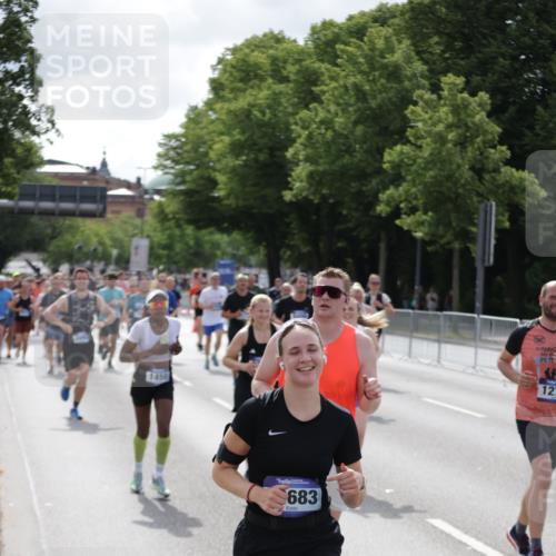 29.06.2025 - hella hamburg halbmarathon Jannik Wohlers http://msf.ph/oto/8156498 29.06.2025 10:17:17 Lombardsbrücke 1015, 1204, 1274, 1458, 1749, 1795, 2094, 2259, 2548, 3138, 3292, 4218, 5002, 5290, 5611, 5733, 6254, 6336, 6352, 6786, 7258, 7291, 7413, 7566, 7844, 8144, 9400, 9798, 9848, 10174, 10620, 10677, 11156, 11275, 11372, 11707, 11916, 12031, 12668, 12683, 14194, 14307, 14420, 14648, 14825, 14877, 15978, 16024, 16038, 16576, 16707, 17083, 17270, 17542, 17616, 18469, 18564, 19029 meine-sportfotos.de