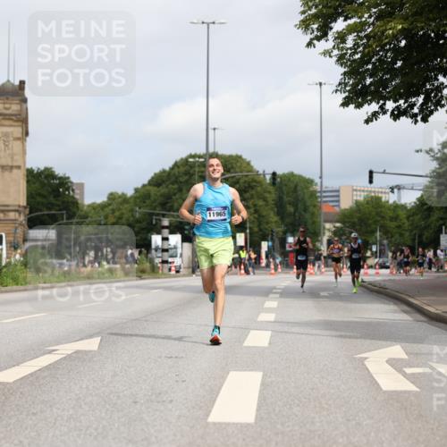 29.06.2025 - hella hamburg halbmarathon Yannick Fuchs http://msf.ph/oto/8156535 29.06.2025 10:17:22 20KM 6559, 10650, 11965, 13751, 16068, 17886 meine-sportfotos.de