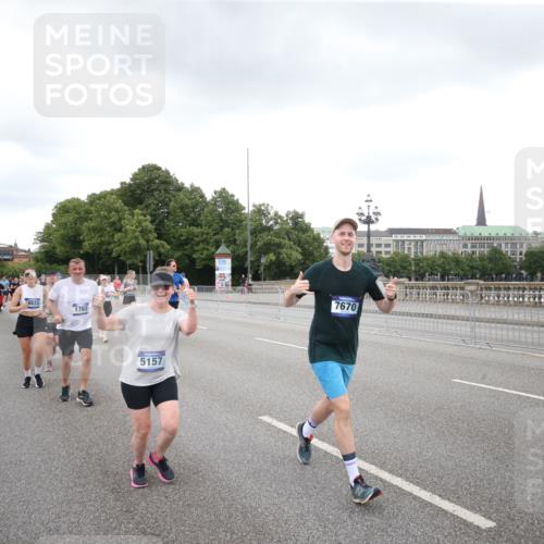 29.06.2025 - hella hamburg halbmarathon Jannik Wohlers http://msf.ph/oto/8156571 29.06.2025 10:53:59 Lombardsbrücke 1762, 1822, 1949, 2244, 2532, 3364, 3761, 3795, 3857, 4720, 4971, 5157, 5185, 5216, 5309, 5514, 5817, 5933, 5993, 6023, 6279, 6987, 7498, 7670, 7874, 7946, 7986, 8801, 8803, 9130, 10207, 11354, 11785, 12898, 12923, 12930, 13035, 14655, 14904, 15174, 15318, 15627, 15628, 15674, 16117, 16522, 16628, 16839, 18093, 18431 meine-sportfotos.de
