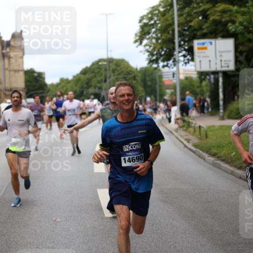 29.06.2025 - hella hamburg halbmarathon Yannick Fuchs http://msf.ph/oto/8156590 29.06.2025 10:38:20 20KM 1415, 1558, 2816, 3146, 3437, 3907, 4425, 4981, 4999, 5275, 5506, 5624, 5692, 6490, 6705, 6991, 7005, 7093, 7451, 8063, 8145, 8218, 8900, 9043, 9081, 9374, 9633, 9931, 10246, 10669, 10930, 11153, 11346, 11648, 11848, 12327, 12438, 12966, 13348, 13421, 13996, 14690, 14798, 14861, 15383, 15512, 15862, 15932, 16062, 16105, 16224, 16301, 16547, 16549, 16648, 16720, 17251, 17376, 17516, 17912, 18678, 18942, 19090 meine-sportfotos.de