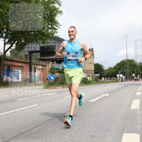 29.06.2025 - hella hamburg halbmarathon Yannick Fuchs http://msf.ph/oto/8156591 29.06.2025 10:17:23 20KM 6559, 10650, 11965, 13751, 16068, 17886 meine-sportfotos.de