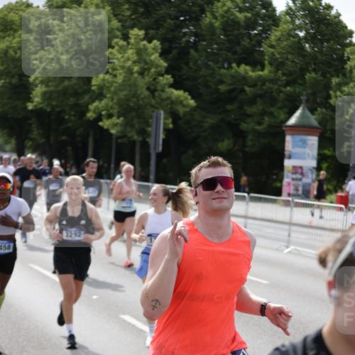 29.06.2025 - hella hamburg halbmarathon Jannik Wohlers http://msf.ph/oto/8156594 29.06.2025 10:17:18 Lombardsbrücke 1015, 1204, 1274, 1458, 1622, 1749, 1795, 2094, 2259, 2548, 3138, 3292, 4218, 5002, 5290, 5611, 5733, 6254, 6336, 6352, 6786, 7258, 7291, 7413, 7566, 7844, 8144, 9400, 9798, 9848, 10174, 10620, 10677, 11156, 11275, 11372, 11707, 11916, 12031, 12668, 12683, 14013, 14194, 14307, 14420, 14648, 14701, 14825, 14877, 15978, 16024, 16038, 16576, 16707, 17083, 17270, 17542, 17616, 18564, 19029 meine-sportfotos.de