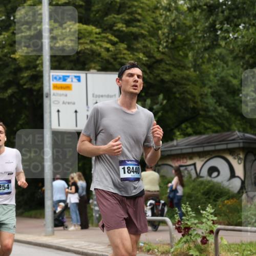 29.06.2025 - hella hamburg halbmarathon Yannick Fuchs http://msf.ph/oto/8156641 29.06.2025 10:58:38 20KM 1062, 1229, 1842, 2298, 2463, 2698, 3572, 3663, 4542, 6100, 7081, 7271, 7474, 8171, 8405, 9254, 9816, 9986, 10067, 10402, 10824, 10962, 11556, 11960, 12426, 12475, 12646, 12781, 12843, 13901, 14822, 15009, 16344, 16367, 16455, 16605, 16753, 16770, 16911, 17895, 18440, 18520, 18707, 18739, 19240 meine-sportfotos.de
