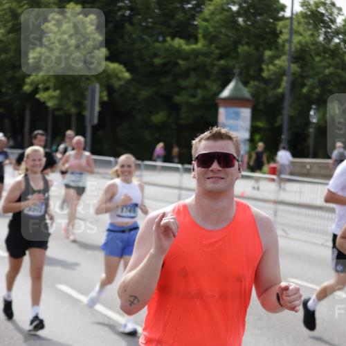 29.06.2025 - hella hamburg halbmarathon Jannik Wohlers http://msf.ph/oto/8156645 29.06.2025 10:17:18 Lombardsbrücke 1015, 1204, 1274, 1458, 1622, 1749, 1795, 2094, 2259, 2548, 3138, 3292, 4218, 5002, 5290, 5611, 5733, 6254, 6336, 6352, 6786, 7258, 7291, 7413, 7566, 7844, 8144, 9400, 9798, 9848, 10174, 10620, 10677, 11156, 11275, 11372, 11707, 11916, 12031, 12668, 12683, 14013, 14194, 14307, 14420, 14648, 14701, 14825, 14877, 15978, 16024, 16038, 16576, 16707, 17083, 17270, 17542, 17616, 18564, 19029 meine-sportfotos.de