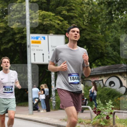 29.06.2025 - hella hamburg halbmarathon Yannick Fuchs http://msf.ph/oto/8156646 29.06.2025 10:58:38 20KM 1062, 1229, 1842, 2298, 2463, 2698, 3572, 3663, 4542, 6100, 7081, 7271, 7474, 8171, 8405, 9254, 9816, 9986, 10067, 10402, 10824, 10962, 11556, 11960, 12426, 12475, 12646, 12781, 12843, 13901, 14822, 15009, 16344, 16367, 16455, 16605, 16753, 16770, 16911, 17895, 18440, 18520, 18707, 18739, 19240 meine-sportfotos.de