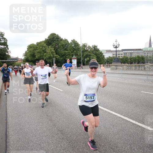 29.06.2025 - hella hamburg halbmarathon Jannik Wohlers http://msf.ph/oto/8156661 29.06.2025 10:54:00 Lombardsbrücke 1762, 1822, 1949, 2244, 2532, 3364, 3761, 3795, 3857, 4720, 4971, 5157, 5185, 5216, 5309, 5514, 5817, 5933, 5993, 6023, 6279, 6987, 7498, 7670, 7874, 7946, 7986, 8801, 8803, 9130, 10207, 11354, 11785, 12923, 12930, 13035, 13257, 13693, 13733, 14655, 14904, 15174, 15627, 15628, 15674, 15731, 16117, 16522, 16628, 16683, 17394, 18093, 18431 meine-sportfotos.de