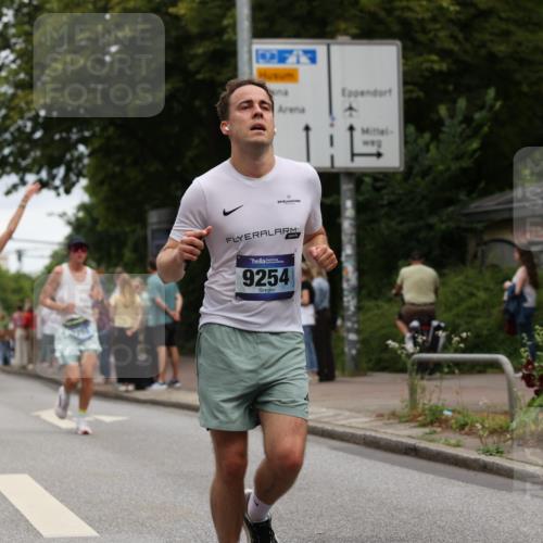 29.06.2025 - hella hamburg halbmarathon Yannick Fuchs http://msf.ph/oto/8156680 29.06.2025 10:58:38 20KM 1062, 1229, 1842, 2298, 2463, 2698, 3572, 3663, 4542, 6100, 7081, 7271, 7474, 8171, 8405, 9254, 9816, 9986, 10067, 10402, 10824, 10962, 11556, 11960, 12426, 12475, 12646, 12781, 12843, 13901, 14822, 15009, 16344, 16367, 16455, 16605, 16753, 16770, 16911, 17895, 18440, 18520, 18707, 18739, 19240 meine-sportfotos.de