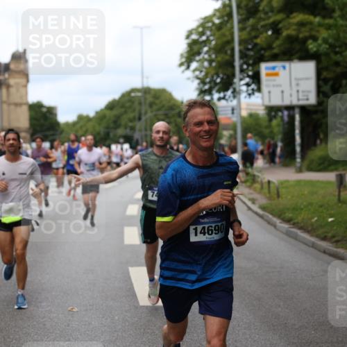 29.06.2025 - hella hamburg halbmarathon Yannick Fuchs http://msf.ph/oto/8156704 29.06.2025 10:38:21 20KM 1415, 1558, 2816, 3907, 4425, 4981, 4999, 5275, 5506, 5624, 5692, 6490, 6705, 6991, 7005, 7093, 7451, 8063, 8145, 8218, 8900, 9043, 9081, 9374, 9633, 9931, 10246, 10669, 10930, 11153, 11346, 11648, 11848, 12327, 12438, 12554, 12966, 13421, 13996, 14690, 14798, 14861, 15383, 15512, 15862, 15932, 16062, 16105, 16224, 16301, 16547, 16549, 16648, 16720, 17251, 17376, 17516, 17912, 18678, 18942 meine-sportfotos.de