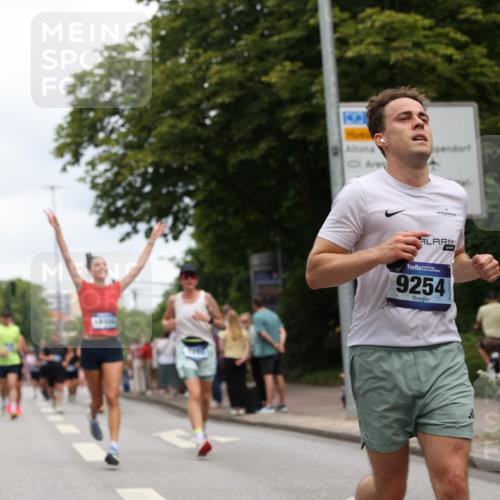 29.06.2025 - hella hamburg halbmarathon Yannick Fuchs http://msf.ph/oto/8156705 29.06.2025 10:58:38 20KM 1062, 1229, 1842, 2298, 2463, 2698, 3572, 3663, 4542, 6100, 7081, 7271, 7474, 8171, 8405, 9254, 9816, 9986, 10067, 10402, 10824, 10962, 11556, 11960, 12426, 12475, 12646, 12781, 12843, 13901, 14822, 15009, 16344, 16367, 16455, 16605, 16753, 16770, 16911, 17895, 18440, 18520, 18707, 18739, 19240 meine-sportfotos.de
