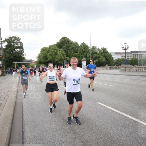 29.06.2025 - hella hamburg halbmarathon Jannik Wohlers http://msf.ph/oto/8156736 29.06.2025 10:54:00 Lombardsbrücke 1762, 1822, 1949, 2244, 2532, 3364, 3761, 3795, 3857, 4720, 4971, 5157, 5185, 5216, 5309, 5514, 5817, 5933, 5993, 6023, 6279, 6987, 7498, 7670, 7874, 7946, 7986, 8801, 8803, 9130, 10207, 11354, 11785, 12923, 12930, 13035, 13257, 13693, 13733, 14655, 14904, 15174, 15627, 15628, 15674, 15731, 16117, 16522, 16628, 16683, 17394, 18093, 18431 meine-sportfotos.de