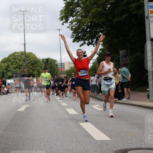 29.06.2025 - hella hamburg halbmarathon Yannick Fuchs http://msf.ph/oto/8156740 29.06.2025 10:58:39 20KM 1062, 1229, 1842, 2298, 2463, 2698, 3572, 3663, 6100, 7081, 7271, 7474, 8171, 8405, 9254, 9816, 9986, 10067, 10402, 10824, 10962, 11556, 11960, 12426, 12475, 12781, 12843, 14822, 15009, 16344, 16367, 16455, 16605, 16753, 16770, 16911, 17895, 18440, 18520, 18707, 18739, 19240 meine-sportfotos.de