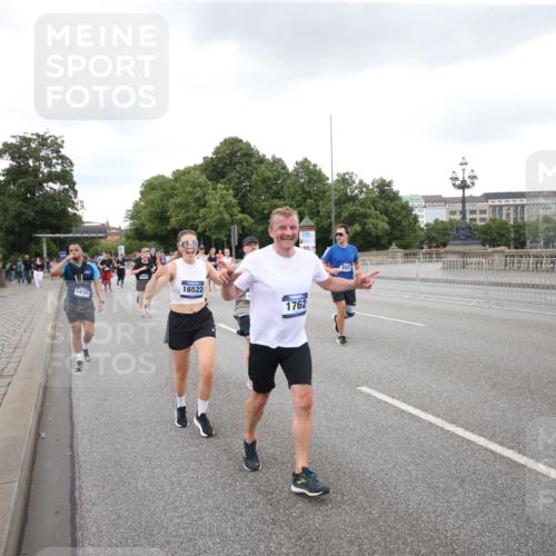 29.06.2025 - hella hamburg halbmarathon Jannik Wohlers http://msf.ph/oto/8156757 29.06.2025 10:54:01 Lombardsbrücke 1762, 1822, 1949, 2244, 2532, 3364, 3761, 3795, 3857, 4720, 4971, 5157, 5185, 5216, 5309, 5514, 5933, 5993, 6023, 6279, 6987, 7498, 7670, 7874, 7946, 7986, 8801, 8803, 9130, 10207, 11354, 11785, 12923, 12930, 13035, 13257, 13693, 13733, 14655, 14904, 15174, 15627, 15628, 15674, 15731, 16117, 16522, 16628, 16683, 17394, 18093, 18431 meine-sportfotos.de