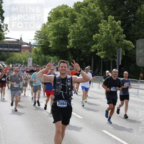 29.06.2025 - hella hamburg halbmarathon Jannik Wohlers http://msf.ph/oto/8156772 29.06.2025 10:17:21 Lombardsbrücke 1015, 1204, 1274, 1458, 1622, 1749, 1795, 2094, 2259, 2548, 3138, 3292, 4218, 5002, 5004, 5290, 5611, 5733, 6254, 6336, 6352, 6786, 7258, 7413, 8144, 8799, 9400, 9798, 9848, 9964, 10174, 10677, 10831, 11156, 11275, 11372, 11656, 11707, 11916, 12031, 12401, 12553, 12683, 13843, 14013, 14194, 14307, 14420, 14701, 14738, 14825, 15203, 15322, 15978, 16038, 16576, 16707, 17083, 17270, 17542, 17616, 19029 meine-sportfotos.de