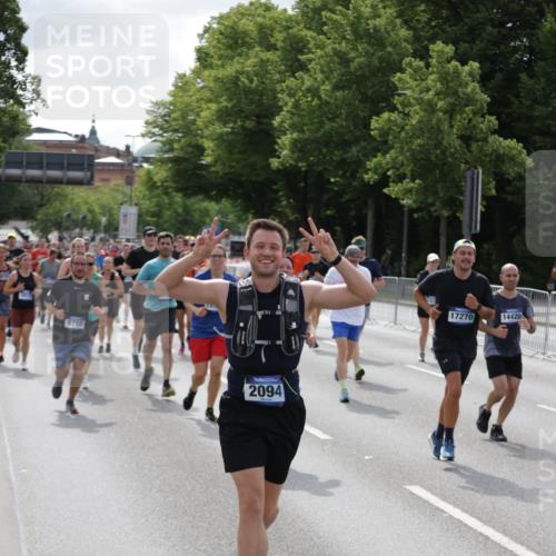 29.06.2025 - hella hamburg halbmarathon Jannik Wohlers http://msf.ph/oto/8156789 29.06.2025 10:17:21 Lombardsbrücke 1015, 1204, 1274, 1458, 1622, 1749, 1795, 2094, 2259, 2548, 3138, 3292, 4218, 5002, 5004, 5290, 5611, 5733, 6254, 6336, 6352, 6786, 7258, 7413, 8144, 8799, 9400, 9798, 9848, 9964, 10174, 10677, 10831, 11156, 11275, 11372, 11656, 11707, 11916, 12031, 12401, 12553, 12683, 13843, 14013, 14194, 14307, 14420, 14701, 14738, 14825, 15203, 15322, 15978, 16038, 16576, 16707, 17083, 17270, 17542, 17616, 19029 meine-sportfotos.de