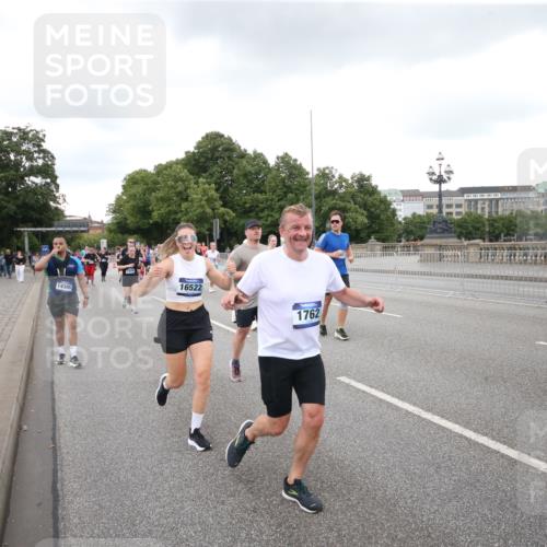 29.06.2025 - hella hamburg halbmarathon Jannik Wohlers http://msf.ph/oto/8156798 29.06.2025 10:54:01 Lombardsbrücke 1762, 1822, 1949, 2244, 2532, 3364, 3761, 3795, 3857, 4720, 4971, 5157, 5185, 5216, 5309, 5514, 5933, 5993, 6023, 6279, 6987, 7498, 7670, 7874, 7946, 7986, 8801, 8803, 9130, 10207, 11354, 11785, 12923, 12930, 13035, 13257, 13693, 13733, 14655, 14904, 15174, 15627, 15628, 15674, 15731, 16117, 16522, 16628, 16683, 17394, 18093, 18431 meine-sportfotos.de
