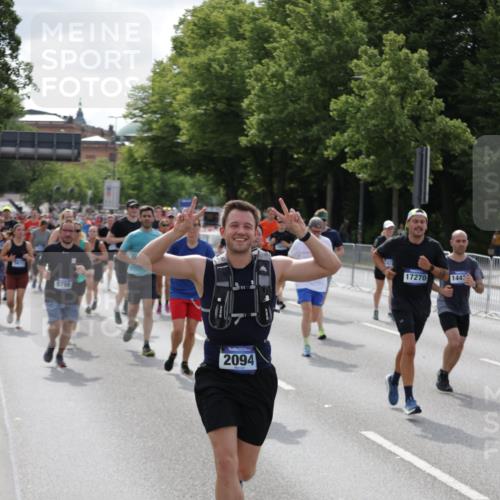 29.06.2025 - hella hamburg halbmarathon Jannik Wohlers http://msf.ph/oto/8156800 29.06.2025 10:17:21 Lombardsbrücke 1015, 1204, 1274, 1458, 1622, 1749, 1795, 2094, 2259, 2548, 3138, 3292, 4218, 5002, 5004, 5290, 5611, 5733, 6254, 6336, 6352, 6786, 7258, 7413, 8144, 8799, 9400, 9798, 9848, 9964, 10174, 10677, 10831, 11156, 11275, 11372, 11656, 11707, 11916, 12031, 12401, 12553, 12683, 13843, 14013, 14194, 14307, 14420, 14701, 14738, 14825, 15203, 15322, 15978, 16038, 16576, 16707, 17083, 17270, 17542, 17616, 19029 meine-sportfotos.de