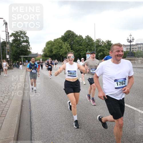 29.06.2025 - hella hamburg halbmarathon Jannik Wohlers http://msf.ph/oto/8156812 29.06.2025 10:54:01 Lombardsbrücke 1762, 1822, 1949, 2244, 2532, 3364, 3761, 3795, 3857, 4720, 4971, 5157, 5185, 5216, 5309, 5514, 5933, 5993, 6023, 6279, 6987, 7498, 7670, 7874, 7946, 7986, 8801, 8803, 9130, 10207, 11354, 11785, 12923, 12930, 13035, 13257, 13693, 13733, 14655, 14904, 15174, 15627, 15628, 15674, 15731, 16117, 16522, 16628, 16683, 17394, 18093, 18431 meine-sportfotos.de