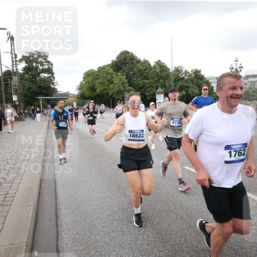 29.06.2025 - hella hamburg halbmarathon Jannik Wohlers http://msf.ph/oto/8156828 29.06.2025 10:54:01 Lombardsbrücke 1762, 1822, 1949, 2244, 2532, 3364, 3761, 3795, 3857, 4720, 4971, 5157, 5185, 5216, 5309, 5514, 5933, 5993, 6023, 6279, 6987, 7498, 7670, 7874, 7946, 7986, 8801, 8803, 9130, 10207, 11354, 11785, 12923, 12930, 13035, 13257, 13693, 13733, 14655, 14904, 15174, 15627, 15628, 15674, 15731, 16117, 16522, 16628, 16683, 17394, 18093, 18431 meine-sportfotos.de