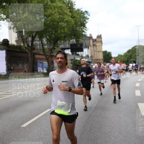 29.06.2025 - hella hamburg halbmarathon Yannick Fuchs http://msf.ph/oto/8156835 29.06.2025 10:38:22 20KM 1415, 1558, 2816, 3907, 4425, 4981, 4999, 5275, 5506, 5624, 5692, 6490, 6705, 6903, 6991, 7005, 7093, 7451, 8063, 8145, 8218, 8900, 9043, 9081, 9374, 9633, 9931, 10193, 10246, 10669, 10930, 11153, 11346, 11648, 11848, 12327, 12438, 12554, 12966, 13421, 13996, 14690, 14798, 14861, 15512, 15862, 16062, 16224, 16301, 16316, 16547, 16549, 16720, 17251, 17376, 17516, 17912, 18678, 18942 meine-sportfotos.de