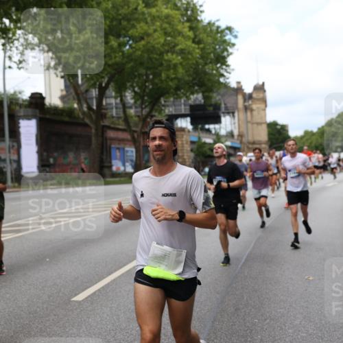 29.06.2025 - hella hamburg halbmarathon Yannick Fuchs http://msf.ph/oto/8156840 29.06.2025 10:38:22 20KM 1415, 1558, 2816, 3907, 4425, 4981, 4999, 5275, 5506, 5624, 5692, 6490, 6705, 6903, 6991, 7005, 7093, 7451, 8063, 8145, 8218, 8900, 9043, 9081, 9374, 9633, 9931, 10193, 10246, 10669, 10930, 11153, 11346, 11648, 11848, 12327, 12438, 12554, 12966, 13421, 13996, 14690, 14798, 14861, 15512, 15862, 16062, 16224, 16301, 16316, 16547, 16549, 16720, 17251, 17376, 17516, 17912, 18678, 18942 meine-sportfotos.de