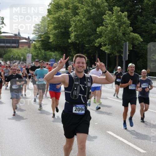 29.06.2025 - hella hamburg halbmarathon Jannik Wohlers http://msf.ph/oto/8156851 29.06.2025 10:17:21 Lombardsbrücke 1015, 1204, 1274, 1458, 1622, 1749, 1795, 2094, 2259, 2548, 3138, 3292, 4218, 5002, 5004, 5290, 5611, 5733, 6254, 6336, 6352, 6786, 7258, 7413, 8144, 8799, 9400, 9798, 9848, 9964, 10174, 10677, 10831, 11156, 11275, 11372, 11656, 11707, 11916, 12031, 12401, 12553, 12683, 13843, 14013, 14194, 14307, 14420, 14701, 14738, 14825, 15203, 15322, 15978, 16038, 16576, 16707, 17083, 17270, 17542, 17616, 19029 meine-sportfotos.de