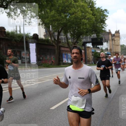 29.06.2025 - hella hamburg halbmarathon Yannick Fuchs http://msf.ph/oto/8156855 29.06.2025 10:38:22 20KM 1415, 1558, 2816, 3907, 4425, 4981, 4999, 5275, 5506, 5624, 5692, 6490, 6705, 6903, 6991, 7005, 7093, 7451, 8063, 8145, 8218, 8900, 9043, 9081, 9374, 9633, 9931, 10193, 10246, 10669, 10930, 11153, 11346, 11648, 11848, 12327, 12438, 12554, 12966, 13421, 13996, 14690, 14798, 14861, 15512, 15862, 16062, 16224, 16301, 16316, 16547, 16549, 16720, 17251, 17376, 17516, 17912, 18678, 18942 meine-sportfotos.de